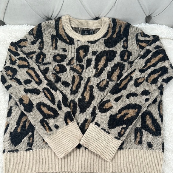 Volcom Sweaters - Volcom Black and Tan Crew Neck Sweater with Bold‎ Animal Print